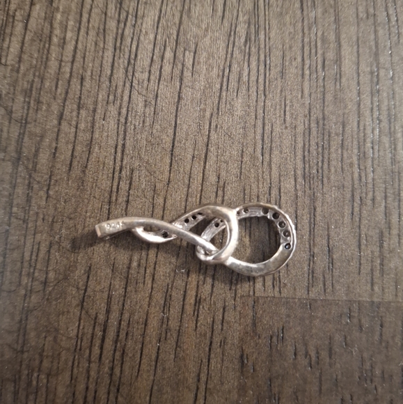 White sapphire and black diamond pendant - Picture 4 of 4